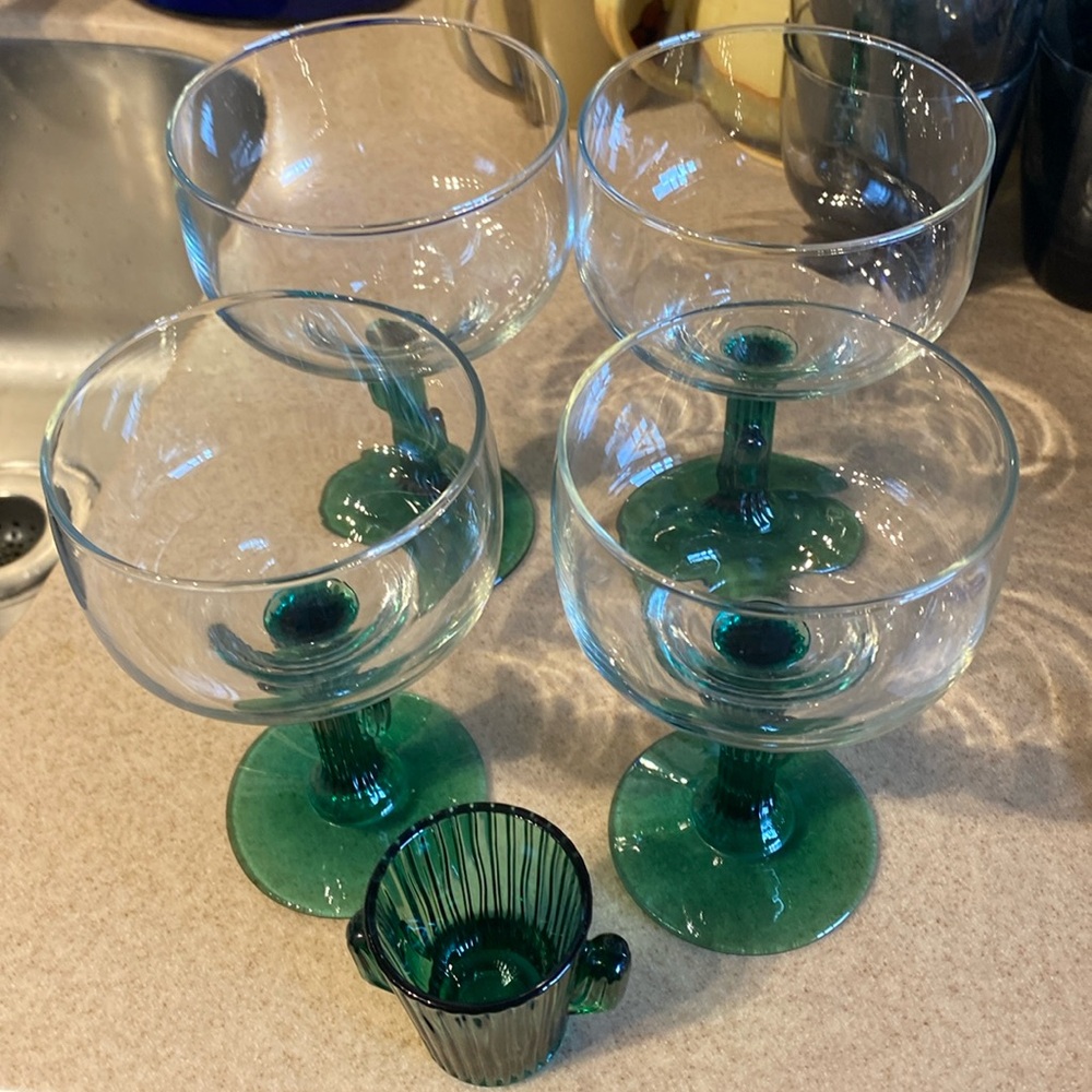 Margarita cactus glasses set of 4.includes tequila cactus shot glass. Exc condit